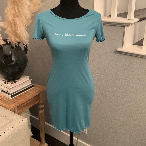 Sincerly Jules Dresses & Skirts - Sincerely Jules Short Sleeve Dress